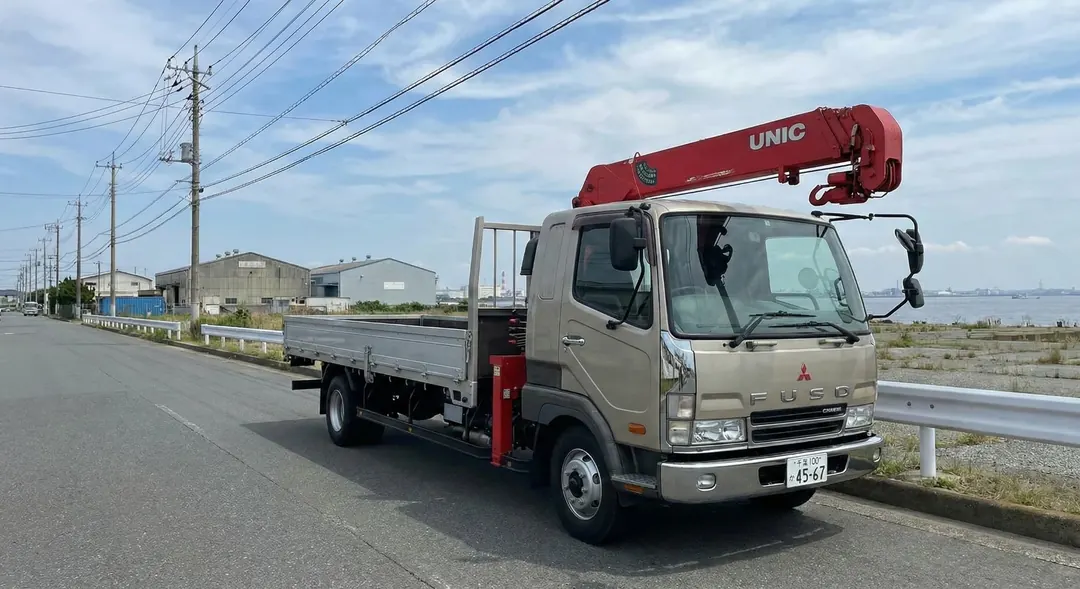 大型トラックドライバー（7tユニック車）[17時退勤・日勤専属・家族手当充実・賞与年2回]