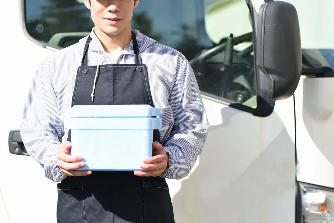 【未経験OK】小型トラック配送ドライバー[再配達なし・普通免許（AT限定）・置き配50%]